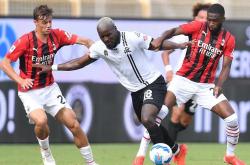 半岛体育地址-意甲联赛中，AC米兰队士气高昂，屡战屡胜