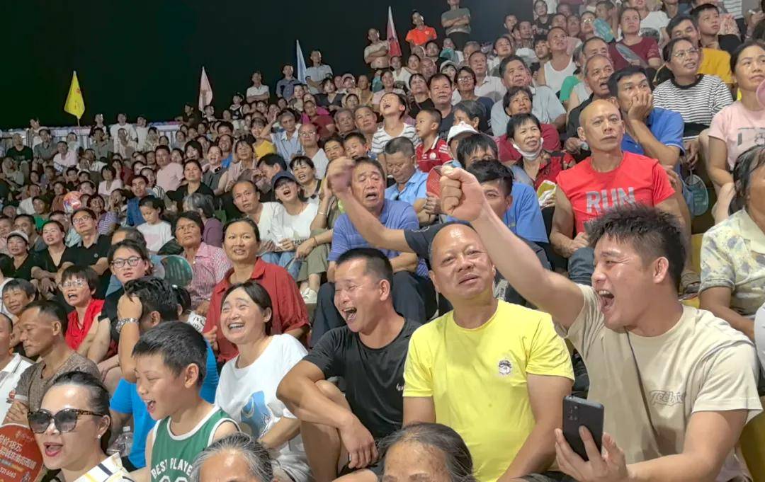 关于火爆气氛！篮球赛场主场球迷疯狂的信息