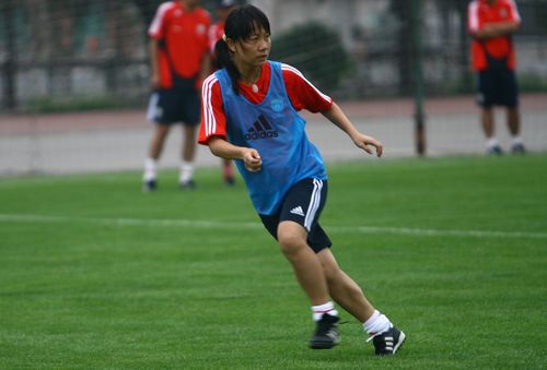 世界足球赛场上,女性球员风采不减 世界足球赛场上,女性球员风采不减