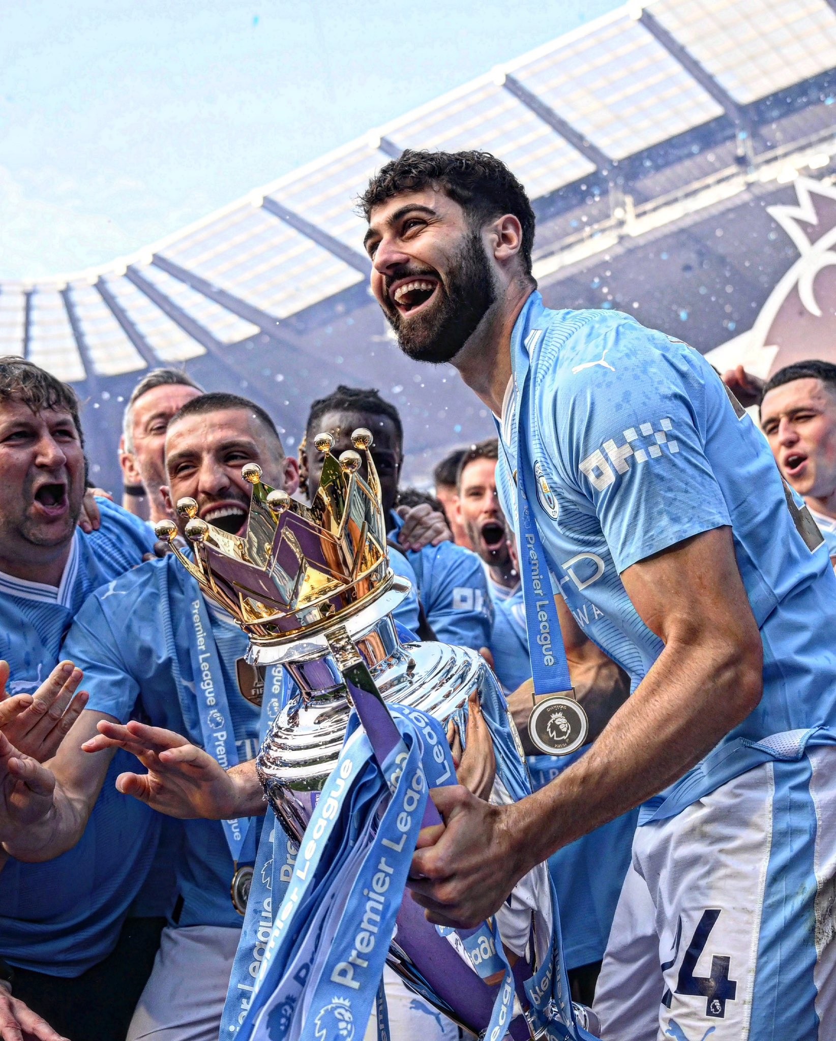 包含曼城在国际赛场上展现实力，取得胜利的词条