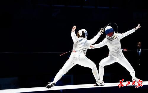 俄罗斯射击选手击败对手,拿下金牌 俄罗斯射击选手击败对手,拿下金牌