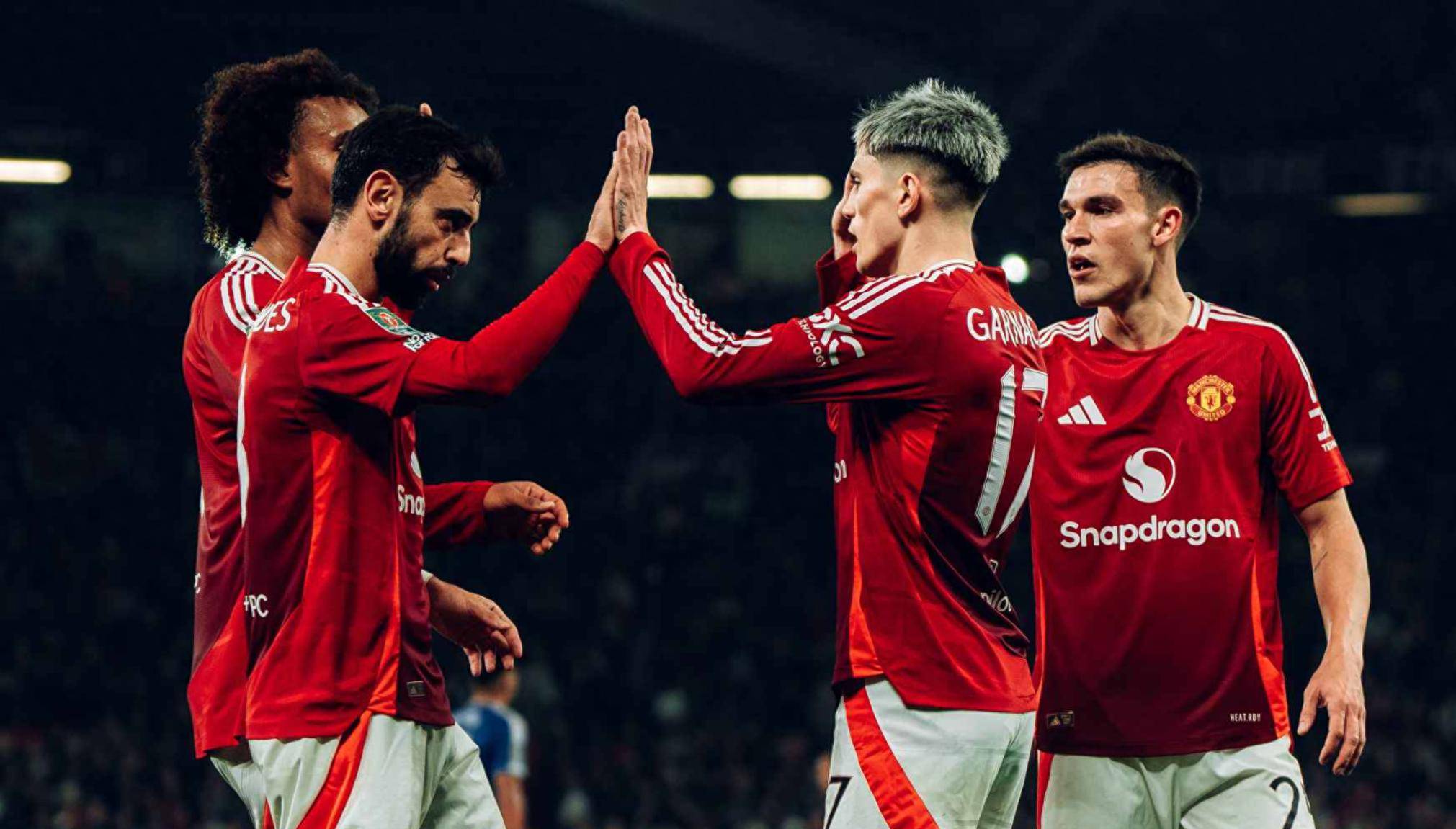 曼联客场横扫对手，取得连胜气势如虹