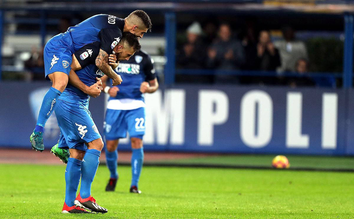 包含热那亚主场胜利，保持不败记录的词条