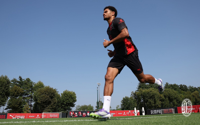 包含AC米兰后场稳固,三名关键后卫齐聚训练场的词条 包含AC米兰后场稳固,三名关键后卫齐聚训练场的词条