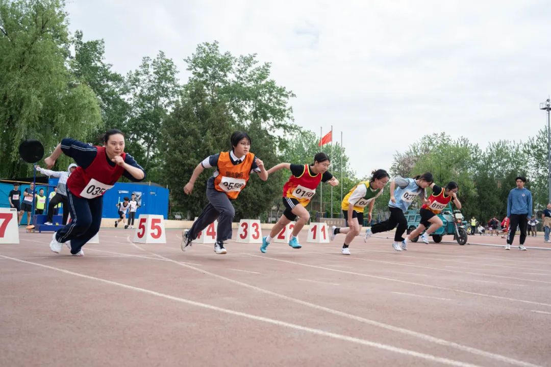 热血澎湃，球场上的豪情表现的简单介绍
