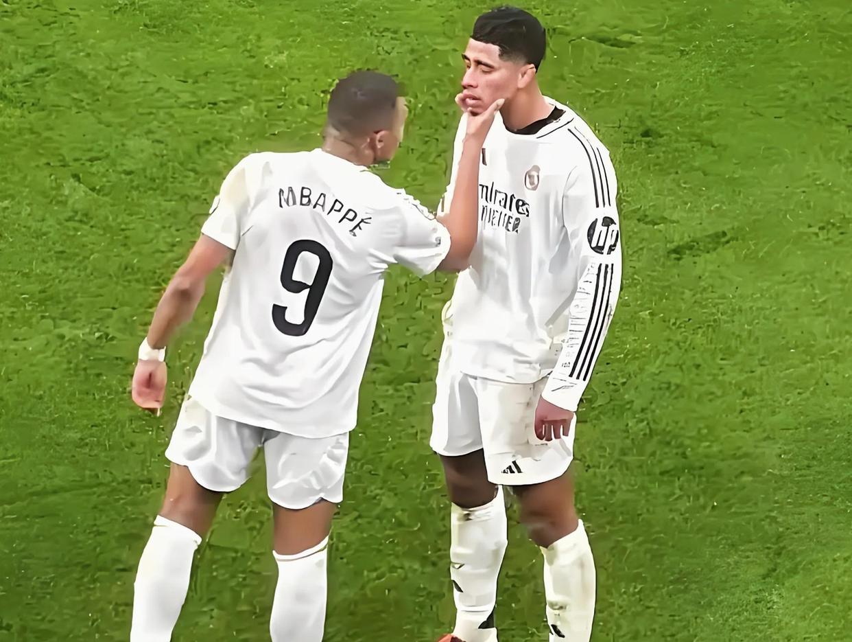 皇家马德里对阵巴黎,两支豪强谁能笑到最后 皇家马德里对阵巴黎,两支豪强谁能笑到最后