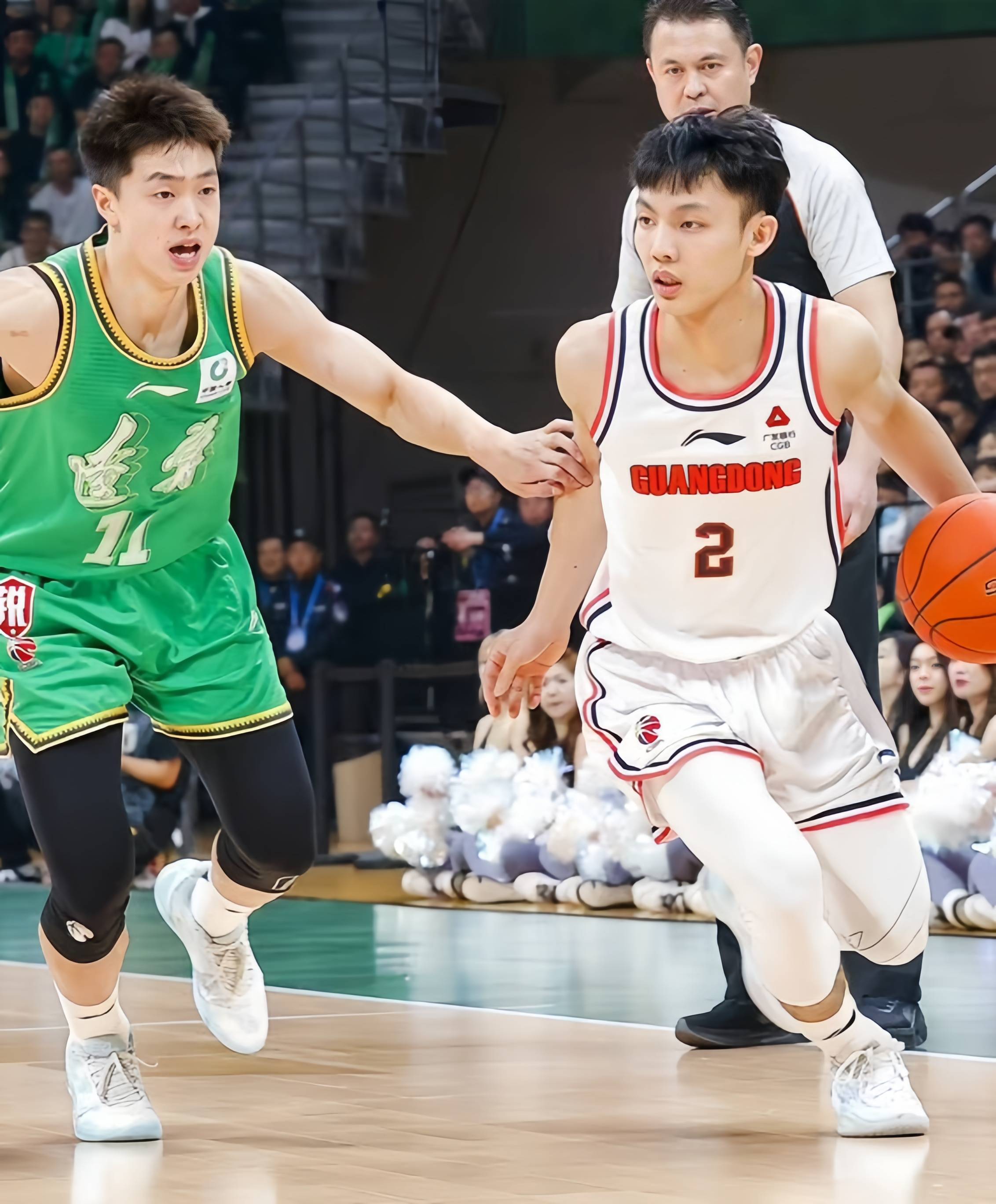 辽足即将上演激烈对抗,球员准备充分 辽足即将上演激烈对抗,球员准备充分