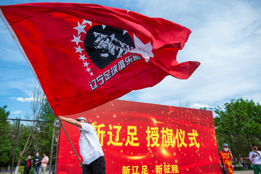 辽足即将上演激烈对抗,球员准备充分 辽足即将上演激烈对抗,球员准备充分