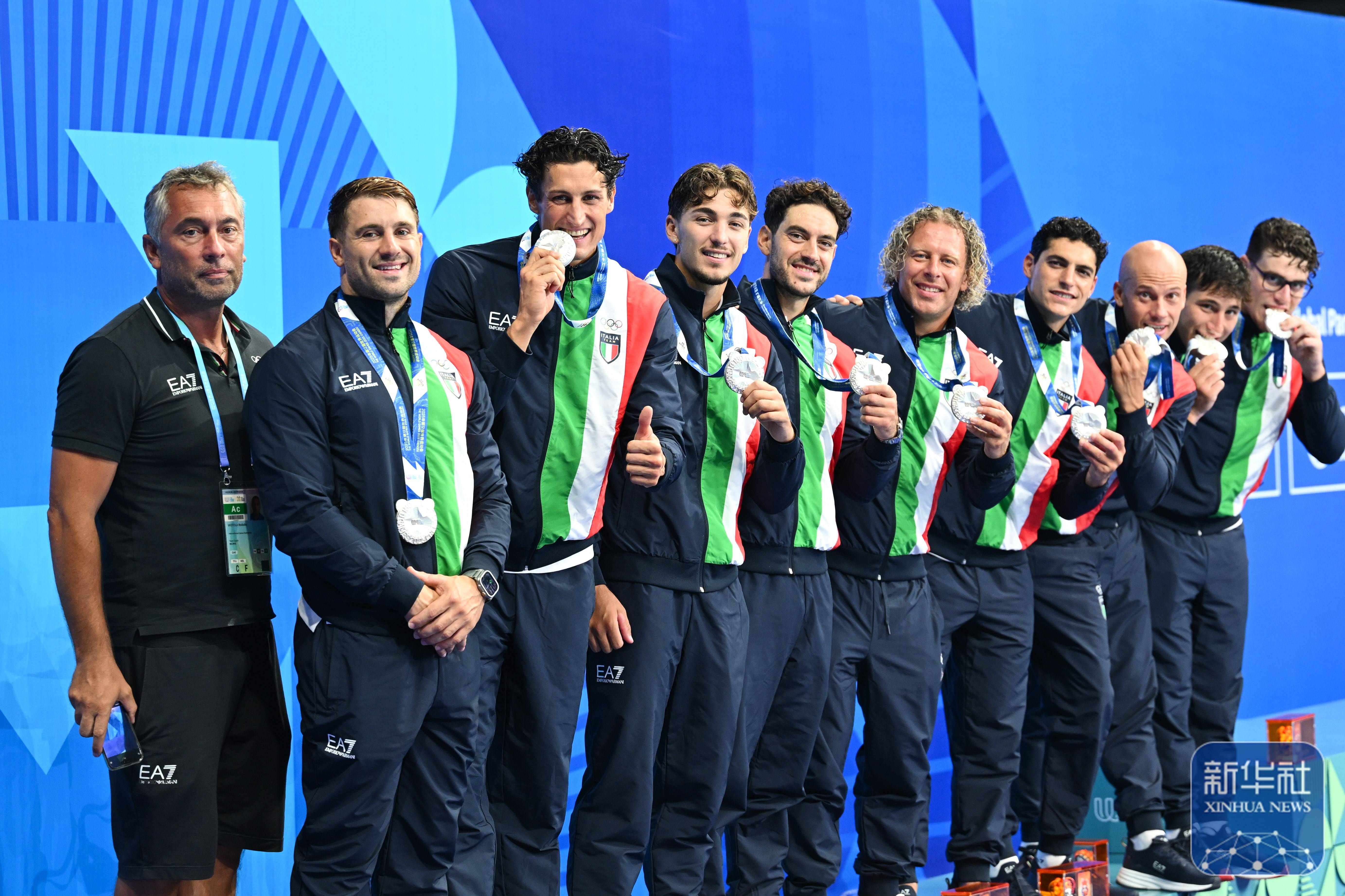 哥斯达黎加代表团在赛艇比赛中夺冠