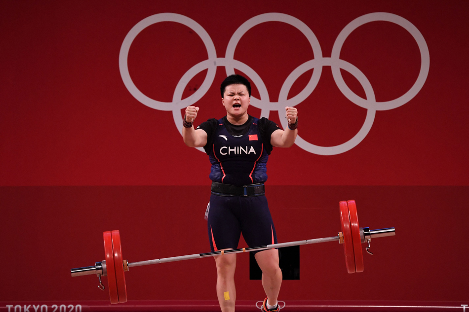 包含俄罗斯举重选手力压群雄，登上领奖台的词条