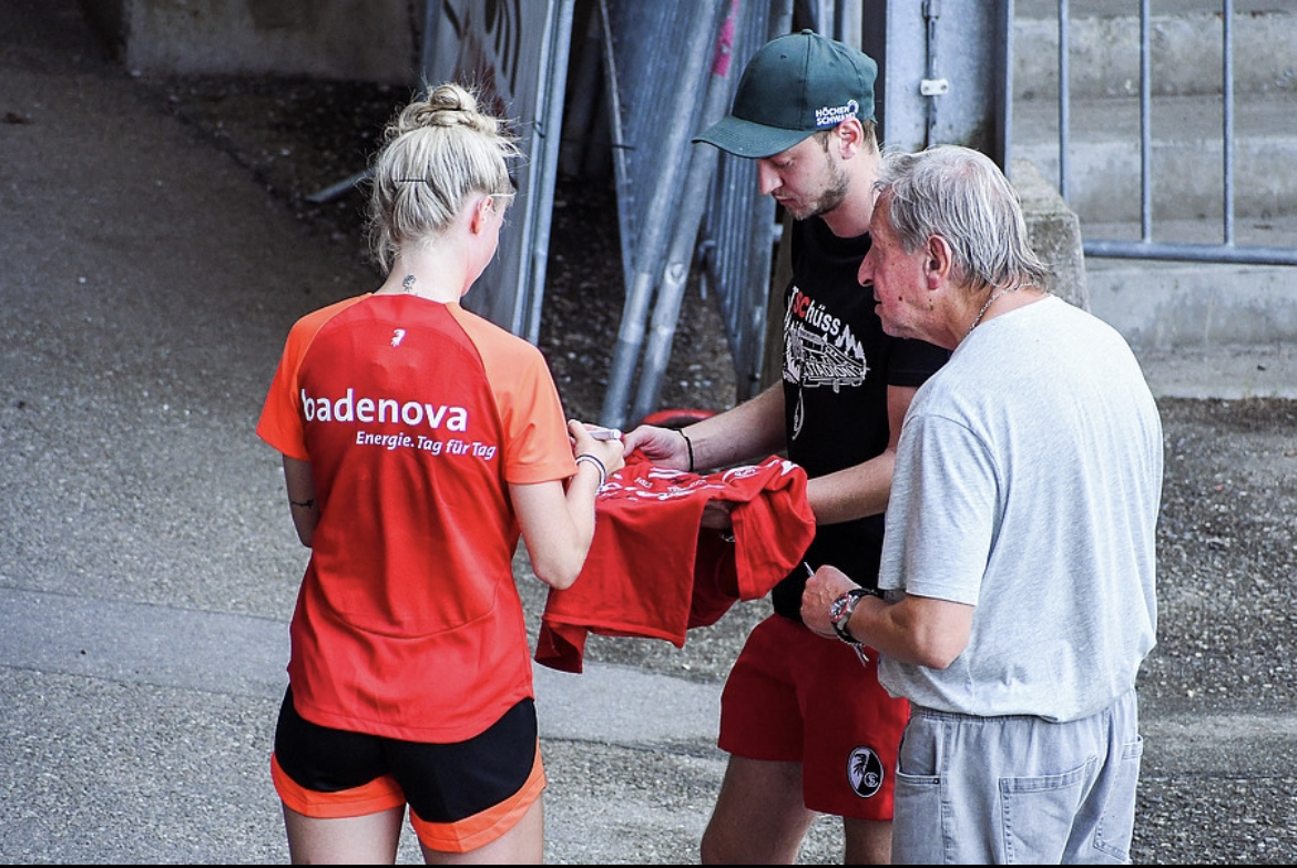 弗赖堡球队备战，力争夺取一场胜利的简单介绍